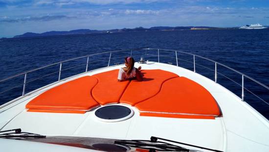 Ibiza navegando en una Baia